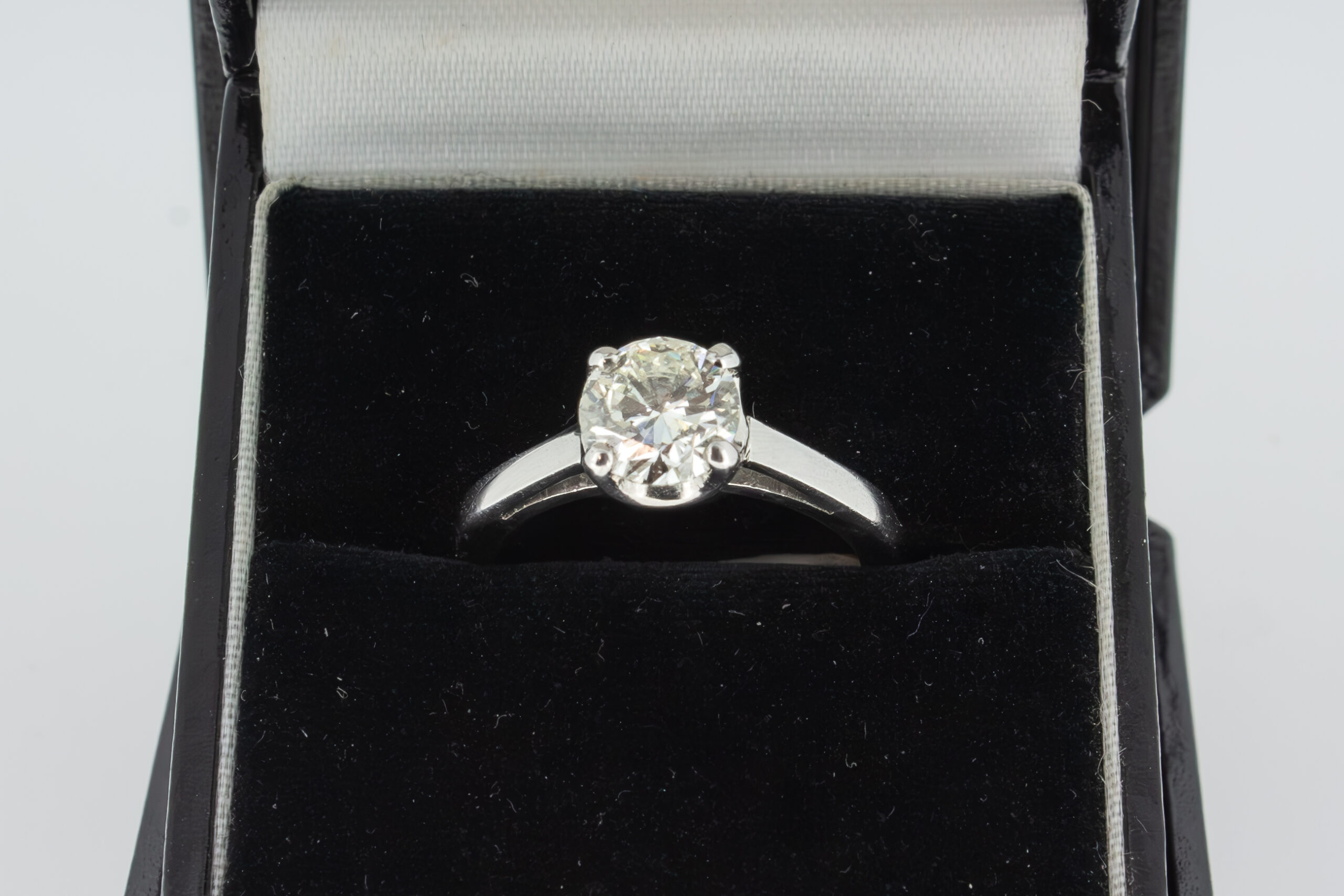 Secondhand 18ct Diamond Set Ring – £6750